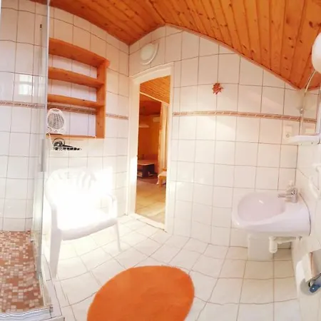 Anna Apartman *