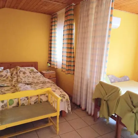 Anna Apartman *